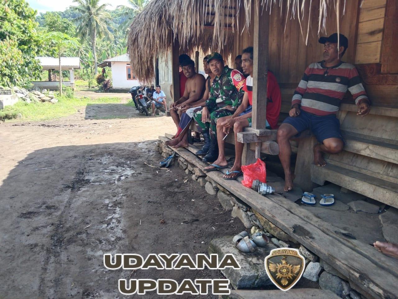 Babinsa Wolowaru Laksanakan Komsos dan Pamwil di Desa Fatamari