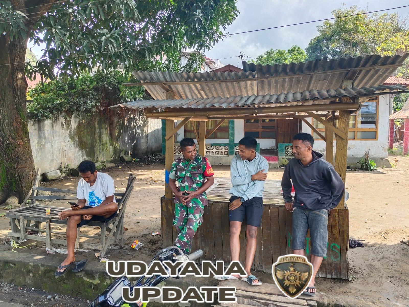 Babinsa Ende Sambangi Warga Emburia, Imbau Waspada Kondisi Alam