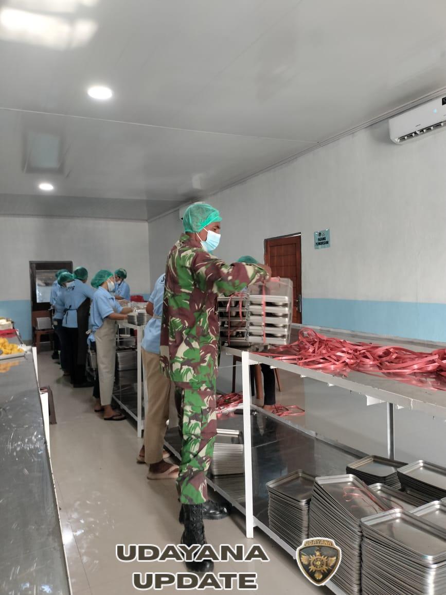 Babinsa Koramil 1627-02/Pantai Baru Dampingi Program Makanan Bergizi Gratis untuk 3.093 Siswa