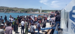 Piket Koramil 1627-01/Baa Laksanakan Pemantauan Kedatangan Kapal Bahari Express 8E