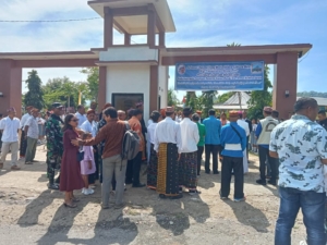 Babinsa Koramil 1630-02/Lembor Amankan Kunjungan Pastoral Uskup di Perayaan 25 Tahun Paroki Santa Teresa Calcuta Datak