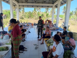 Babinsa Tabundung Monitoring Pasar, Pastikan Harga Sembako Tetap Stabil