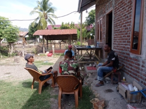 Babinsa Kopda Halit Gelar Monitoring Wilayah dan Komsos di Kelurahan Mbay I