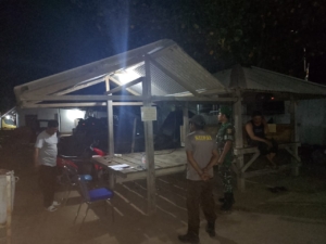 Babinsa Koramil 1628-04/Poto Tano Laksanakan Patroli Malam, Ingatkan Warga Jaga Kamtibmas