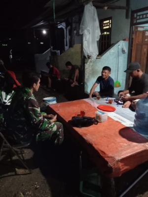 Babinsa Koramil 1628-02/Sekongkang Gelar Patroli Malam Jaga Kamtibmas