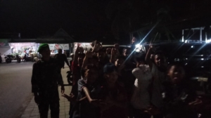 Babinsa Koramil 1628-01/Taliwang Gelar Patroli Malam, Ajak Warga Jaga Ketertiban