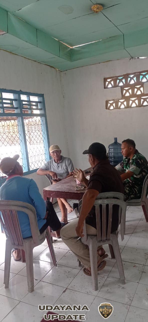 Babinsa Koramil 1614-01 Dompu Bangun Keakraban Lewat Komsos