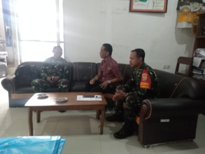 Danramil 1609-07/Busungbiu Jalin Sinergi dengan Pemerintah Desa Bongancina melalui Komunikasi Sosial