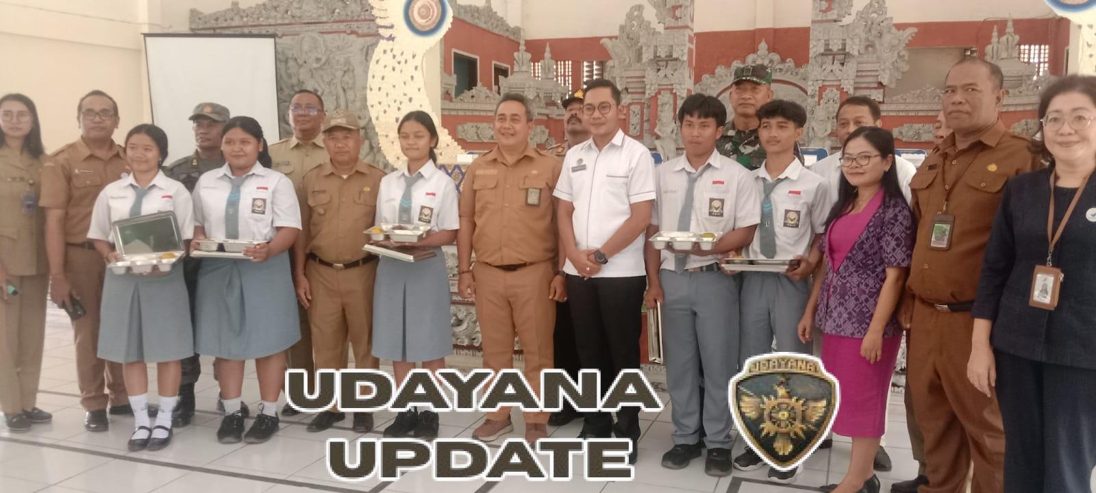 Wujud Peduli Kesehatan, Babinsa Hadiri Simbolis Makan Bergizi Gratis Bersama SPPG Garuda Emas III