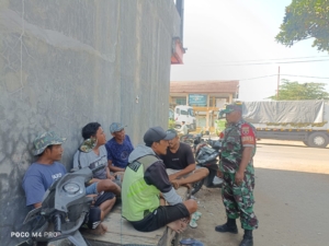 Babinsa Koramil Alas Tekankan Antisipasi Bahaya Kebakaran di Lingkungan Warga