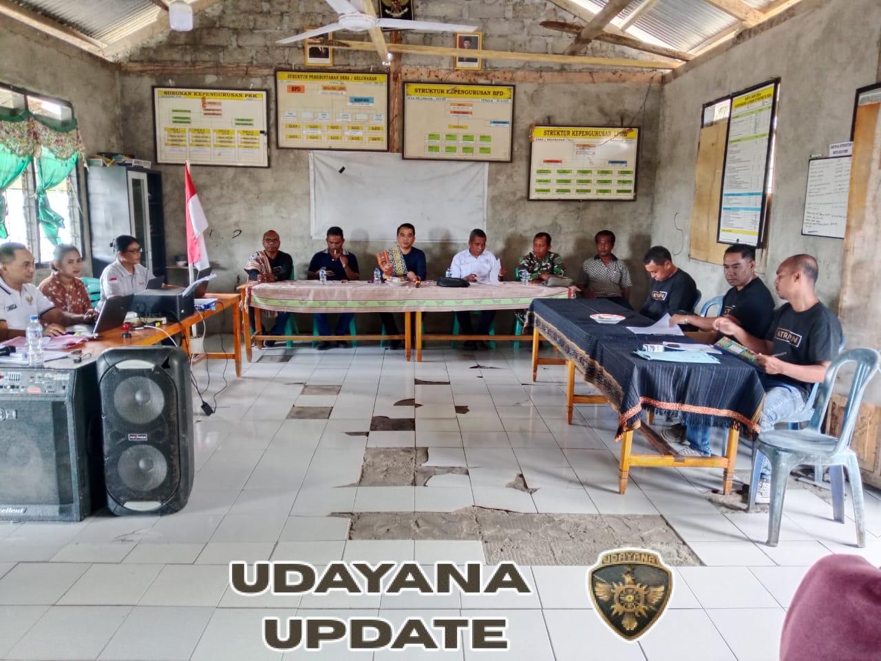 Serka Fajarudin Dampingi Warga Terima Sertifikat Tanah di Kantor Camat Rindi