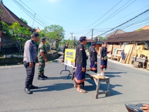 Sinergi Babinsa, Bhabinkamtibmas dan Tokoh Adat Dukung Melaspas Kantor LPD
