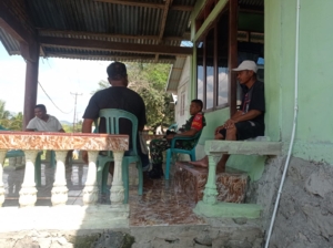 Sertu Donatus Kiri Gelar Pamwil dan Komsos, Warga Desa Woloau Antusias