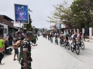 TNI-Polri Bersinergi Kawal Tour De En Te Te, Dandim 1613 Turun Langsung ke Lapangan