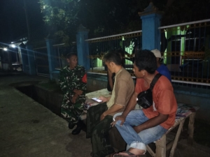 Wujudkan Desa Kondusif, Babinsa Serentak Laksanakan Ronda Malam di Empat Kecamatan
