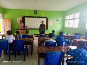 Pemantauan Pembagian MBG di SMP Muhammadiyah Waipare, Kopda Elias Langga Pastikan Distribusi Tepat Sasaran