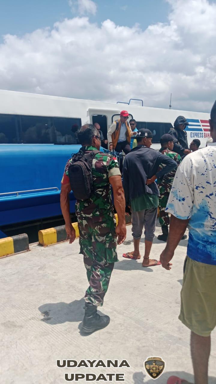 Babinsa Koramil 01/Ba’a Dukung Keamanan Transportasi Laut di Pelabuhan Ba’a