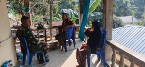 Babinsa Wolowaru Aktif Lakukan Monitoring dan Komsos di Desa Pora