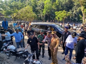 Letkol Inf. Imam Subekti S.E Hadiri Kunjungan Wagub NTT ke Lokasi Bencana Banjir di Mauponggo