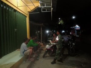 Babinsa Serma Amiruddin Himbau Warga Tingkatkan Kewaspadaan