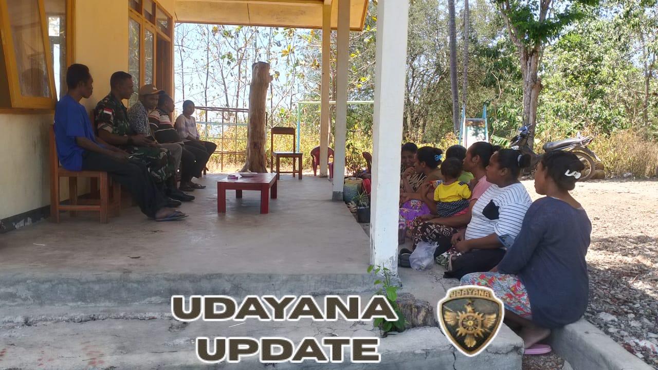 Babinsa Koramil 1618-01/Miotim Serka Lamberto Da Costa Jalin Komsos dengan Orang Tua Murid di Inbate