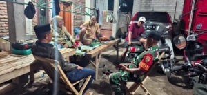 Babinsa Ajak Warga Bakajaya Waspada Pencurian Lewat Ronda Malam