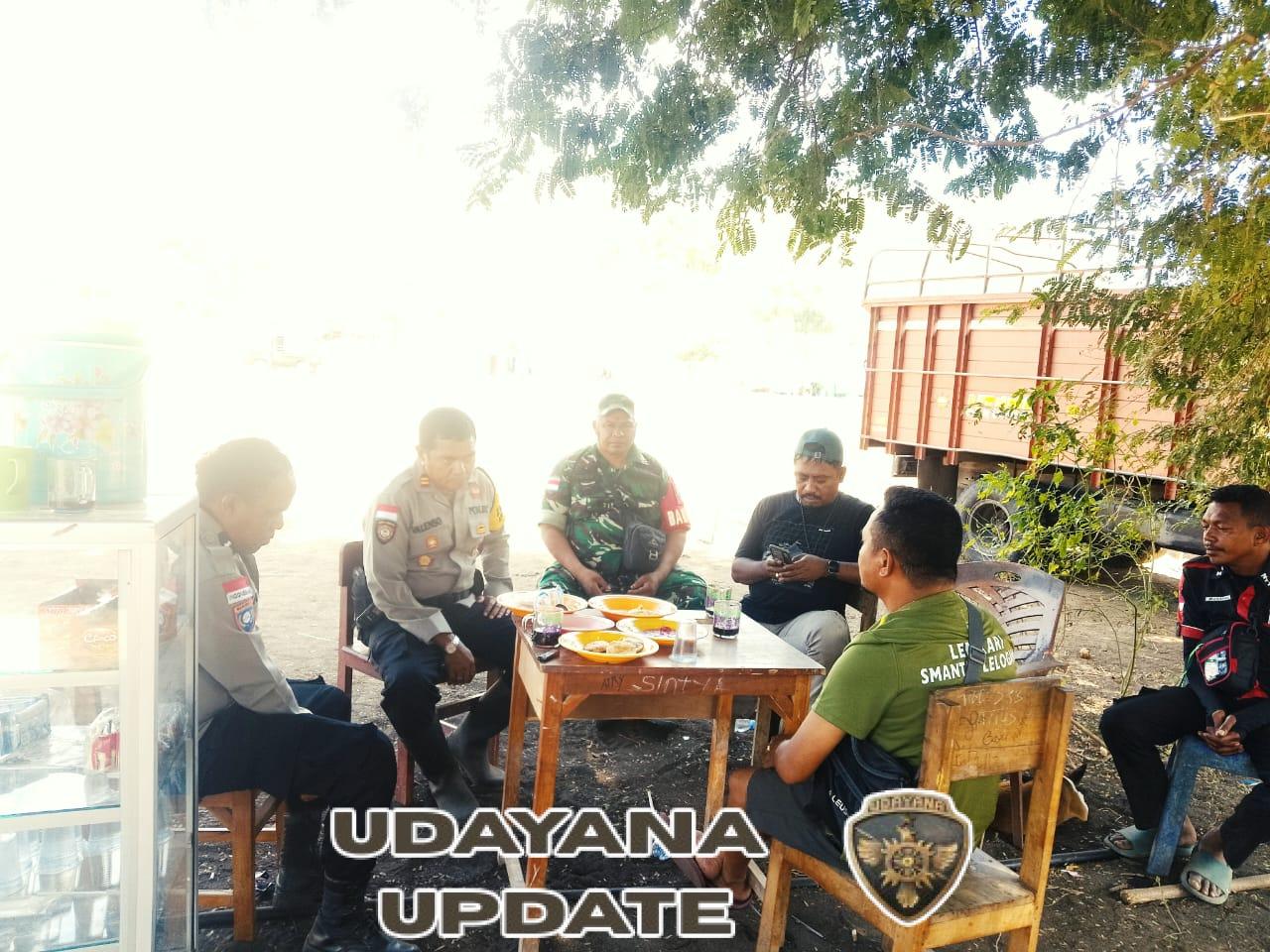 Babinsa Afoan dan Polsek Naikliu Perkuat Kerja Sama Keamanan