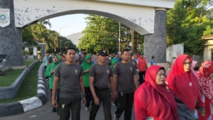 Sinergi TNI dan Masyarakat, Koramil 1628-01/Taliwang Ikut Sukseskan Jalan Sehat HARHUBNAS 2025