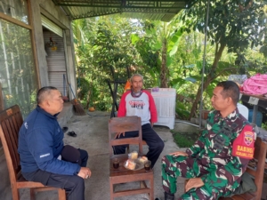 Tingkatkan Silaturahmi, Babinsa Pelapuan Ajak Tokoh Masyarakat Jalin Komunikasi Sosial untuk Kewaspadaan Wilayah