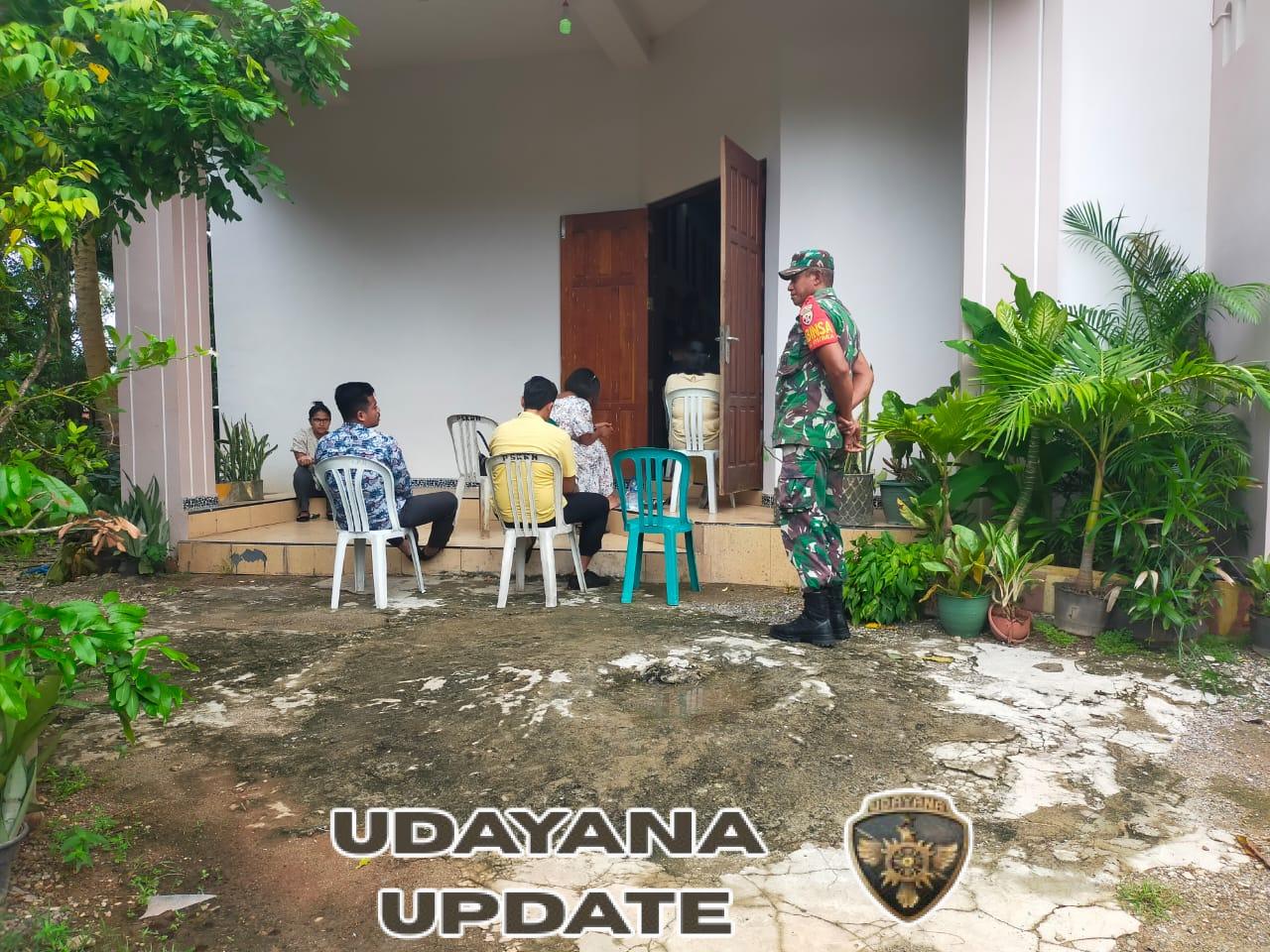 Ibadah Minggu di Gereja Kristoforus Baa Berlangsung Khidmat dengan Kehadiran Babinsa