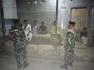 Patroli Malam di Desa Kowo, Babinsa dan Warga Bersinergi Antisipasi Gangguan Keamanan