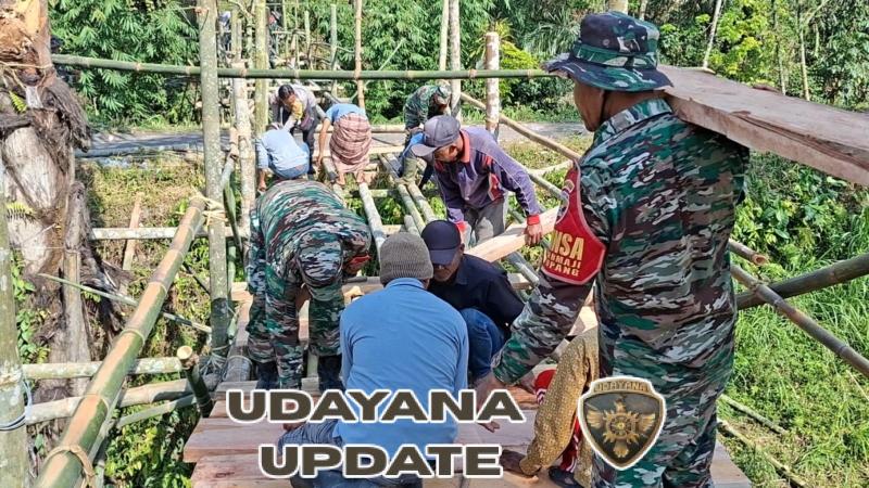 Akses Jalan Terputus, Koramil 03/Kopang Bangun Jembatan Sementara Di Desa Aik Bual