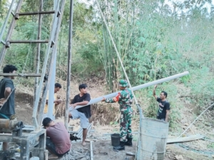 Dukungan Babinsa, Sumur Bor Hadir untuk Warga Lembar