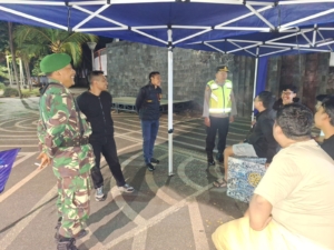 Koramil jajaran Kodim 1623/Karangasem laksanakan patroli bersama Polsek, upaya pelihara kondusifitas wilayah.