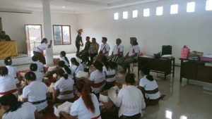 Babinsa Kamasan Dampingi Pelatihan Melukis Sokasi