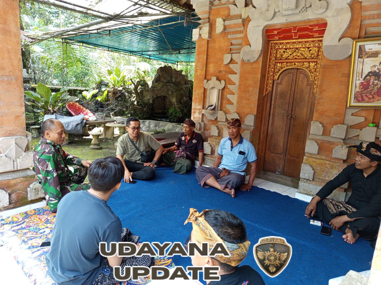 Peduli keselamatan warga, Babinsa 1623-06/Selat datangi lokasi kejadian warga meninggal dunia gantung diri.