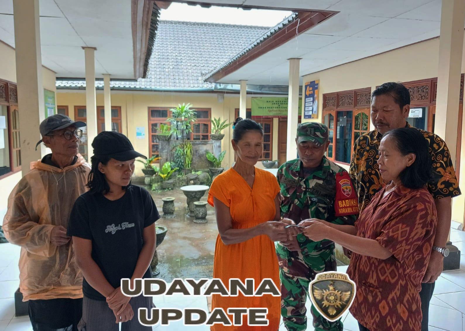 Babinsa Desa Bangbang Dampingi Penyaluran BLT-DD, Pastikan Tepat Sasaran