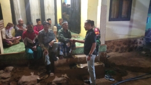 Koramil 1608-05/Donggo Bersama Tokoh Masyarakat Awasi Aktivitas Anak Muda