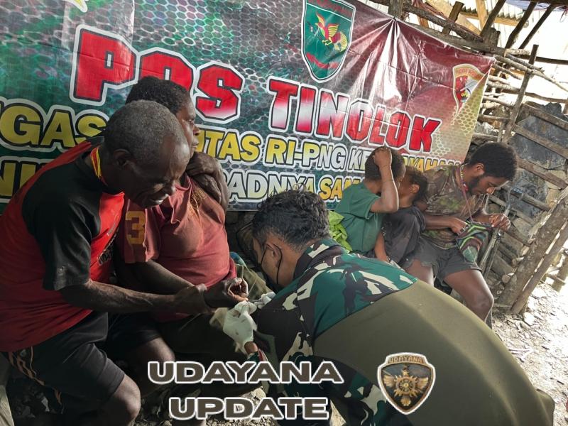 Satgas Yonif 743/PSY Pos Tinolok Jadi Penolong Kesehatan di Puncak Jaya