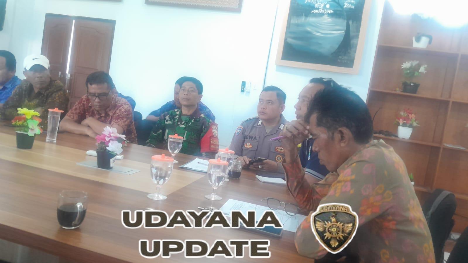 Selalu Aktif Dalam Kegiatan Di Wilbin, Babinsa Pesinggahan Hadiri Rapat Bersama Pemdes