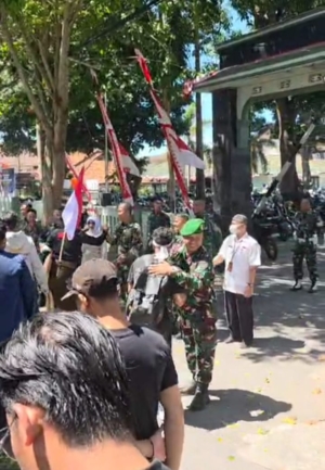 TNI Kawal Aksi Cipayung Plus di Lotim, Demo Berlangsung Damai