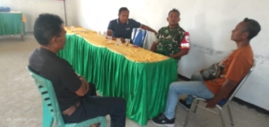 Monitoring Wilayah, Babinsa Ajak Warga Desa Fatelilo Jaga Keamanan dan Kemajuan Desa