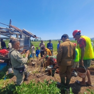 Dukung Swasembada Pangan, Koramil 1608-04/Woha Dampingi Pembangunan Irigasi Desa Runggu