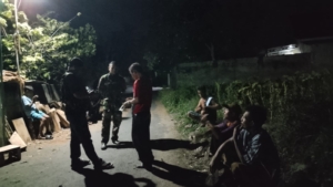 ‎Patroli Malam di Dusun Bowoh, Babinsa Ingatkan Warga Aktifkan Ronda
