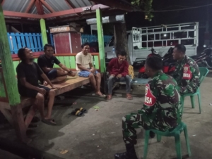 Kegiatan Siskamling di Wilayah Koramil 1608-01/Rasanae Sukses Ciptakan Kondusifitas