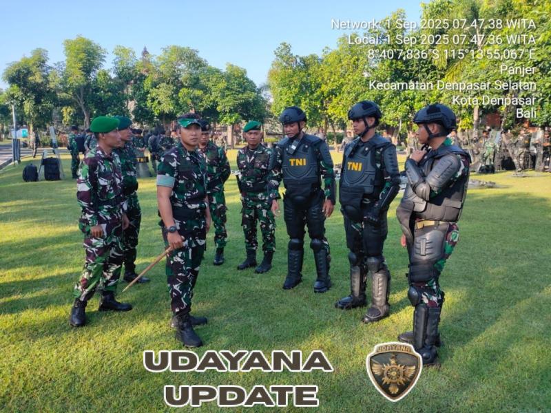 Prajurit Yonif 900/SBW Diterjunkan Amankan Aksi Demonstrasi di Kabupaten Badung