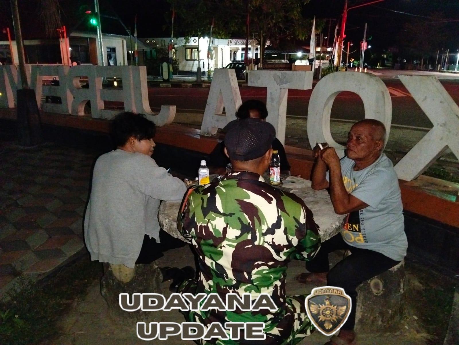 Patroli Malam Babinsa Jereweh, Warga Dihimbau Aktif Jaga Keamanan Lingkungan