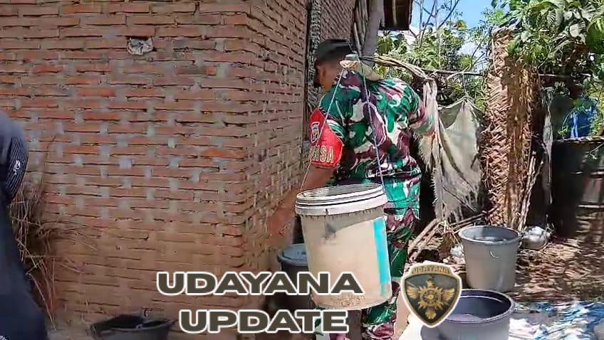 Wujud Nyata Kepedulian TNI Antar Air untuk Warga Desaa