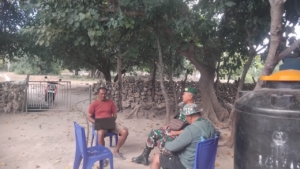 Lewat Komsos, Sertu Petrus Gudu Ingatkan Masyarakat Rote Barat Pentingnya Keamanan dan Ketertiban