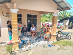 Babinsa Kodim 1602/Ende Ajak Warga Desa Demulaka Tingkatkan Kamtibmas Lewat Komsos